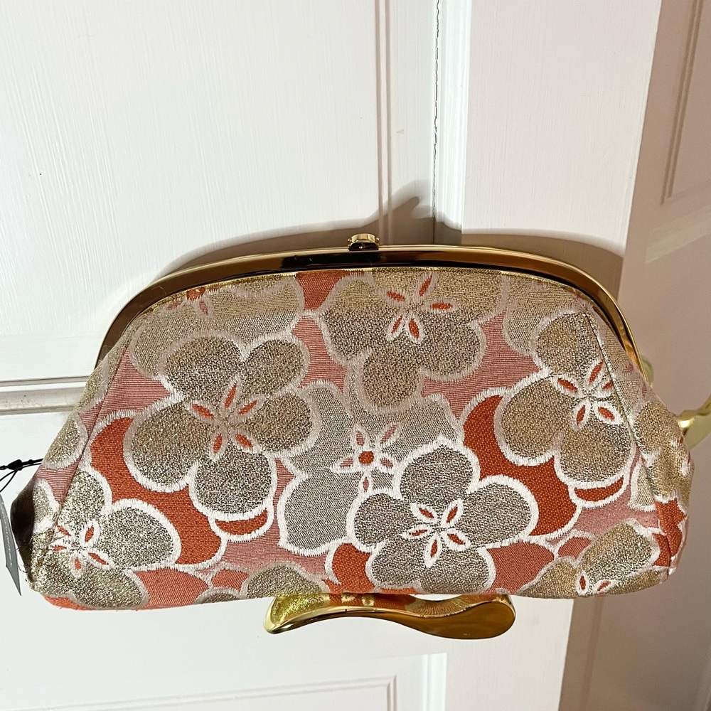 🌺 Banana Republic Silk Salmon Colored Satin Clutch